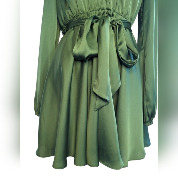 Lovers + Friends Green Satin Belted Long Sleeve Ivy Knee Length Dress Size XS - Picture 11 of 12